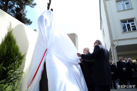 Bakıda Nikolay Baybakovun büstü açılıb