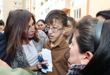 Birinci vitse-prezident məcburi köçkünlərlə görüşüb - VİDEO