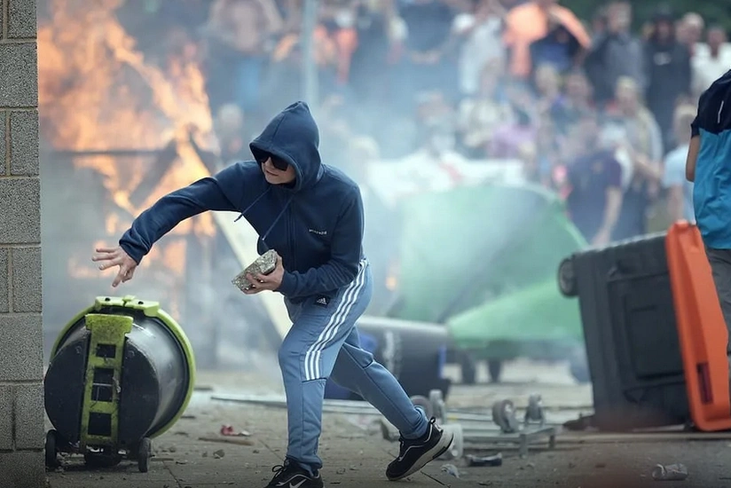 Over 420 arrested in UK as anti-immigrant riots sweep the nation