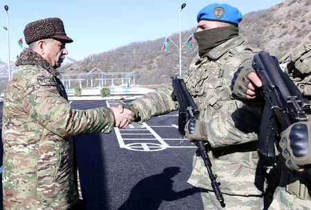 Zakir Həsənov Laçında hərbçilərlə görüşüb, döyüş hazırlığı ilə bağlı tapşırıqlar verib