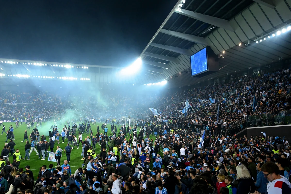 “Napoli”nin bir azarkeşi çempionluğu qeyd edərkən ölüb