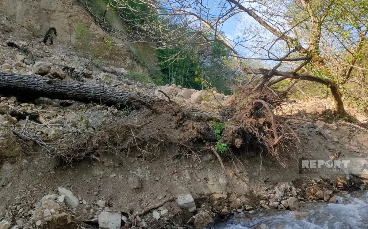 Qaxda dağlıq ərazidə torpaq sürüşməsi olub