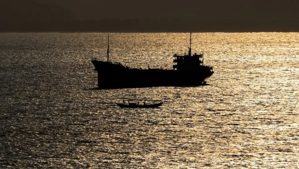 Tokio körfəzində tanker qəzaya uğrayıb