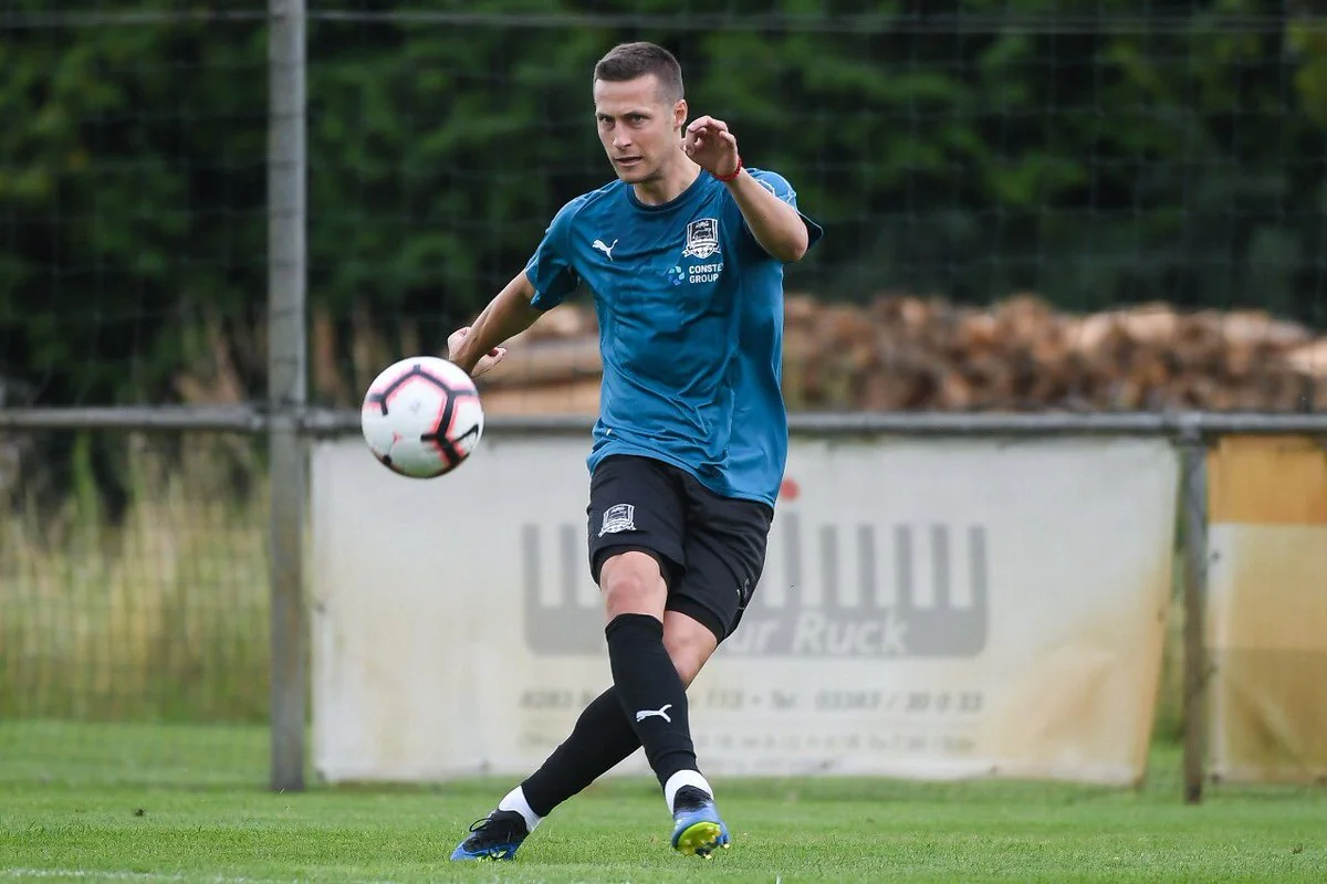 Serbiyalı futbolçu: Azərbaycanla matçda axmaq qol buraxdıq