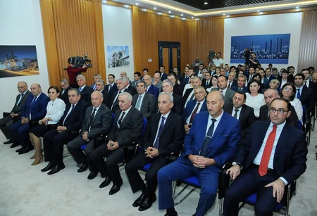 Azərenerjidə energetiklərin peşə bayramı münasibətilə tədbir keçirilib