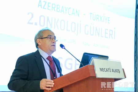 Cərrah-onkoloq Əziz Əliyev: “Baş-boyun xərçənginin əsas risk faktoru spirtli içkilər və siqaretdir”