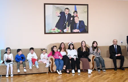 Arzu Əliyeva 2 saylı Uşaq evi sosial xidmət müəssisəsində uşaqları ziyarət edib