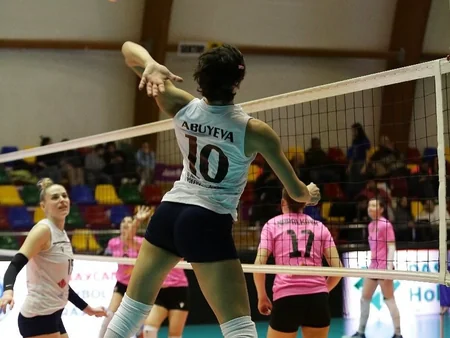 Qadın voleybolçular arasında Yüksək Liqada VII tura yekun vurulub