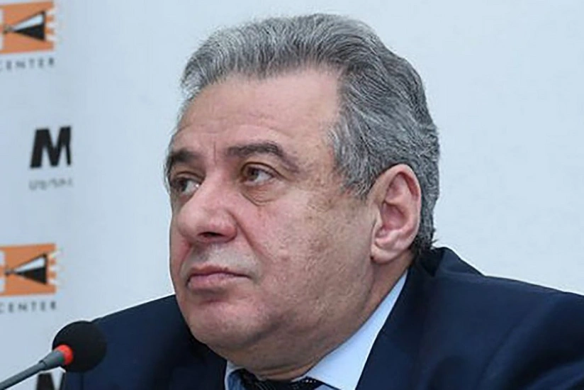 Ermənistanın müdafiə naziri Rusiyaya gedib