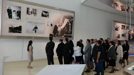 FHN-in Əsaslı Tikinti İdarəsinin əməkdaşları Heydər Əliyev Mərkəzində olublar