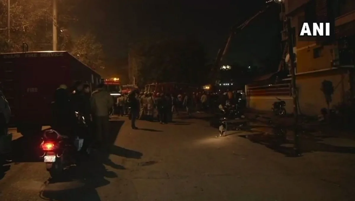 Nyu-Dehlidə hoteldə yanğın zamanı ölənlərin sayı 17 nəfərə çatıb - YENİLƏNİB