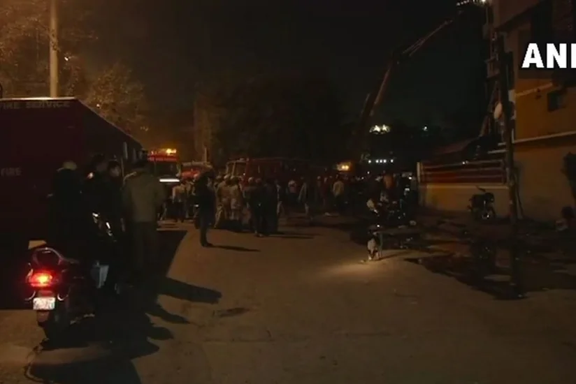 Число погибших при пожаре в отеле в Нью-Дели достигло 17 - ОБНОВЛЕНО