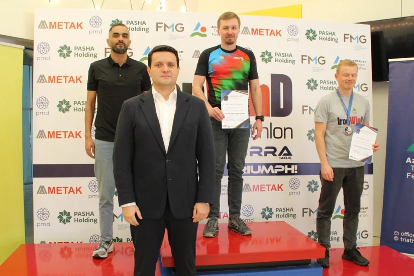 Su İdman Sarayında triatlon yarışı keçirilib