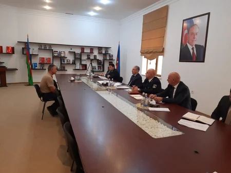 Muxtar Babayev vətəndaşların müraciətlərini dinləyib