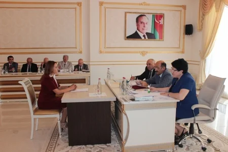 Vətəndaşlar Əbülfəs Qarayevdən kömək istəyiblər