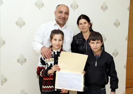 Kürdəmir və Ağsuda şəhid ailələri və müharibə əlillərinə mənzillər verilib