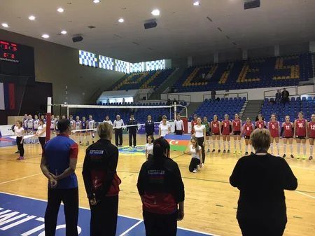 Женская юношеская сборная Азербайджана по волейболу провела первую игру