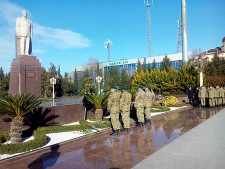 Silahlı Qüvvələrdə ümummilli lider Heydər Əliyevin xatirəsi yad edilib