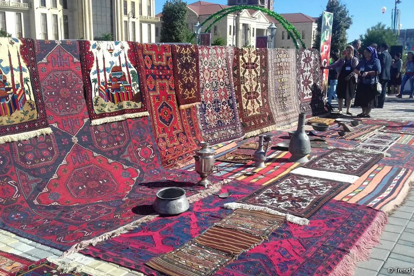 İtaliyada satışa çıxarılan unikal Azərbaycan xalçaları Vətənə qaytarılıb