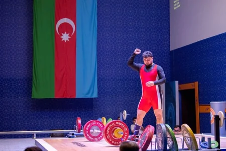 Dadaş Dadaşbəyli Azərbaycan çempionatında üç rekorda imza atıb