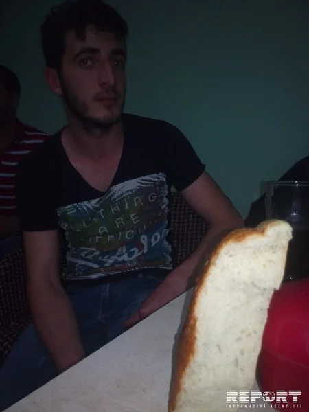 Qubada çörəyin içindən iynə çıxıb - FOTO