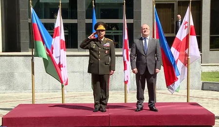Azərbaycan və Gürcüstanın müdafiə nazirləri hərbi əməkdaşlığın genişləndirilməsi məsələsini müzakirə ediblər