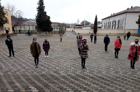 Üzü sipərli müəllimlər, maskalı şagirdlər  - FOTOREORTAJ