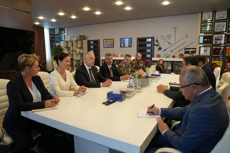 Fərid Qayıbov Macarıstanın müdafiə nazirini qəbul edib