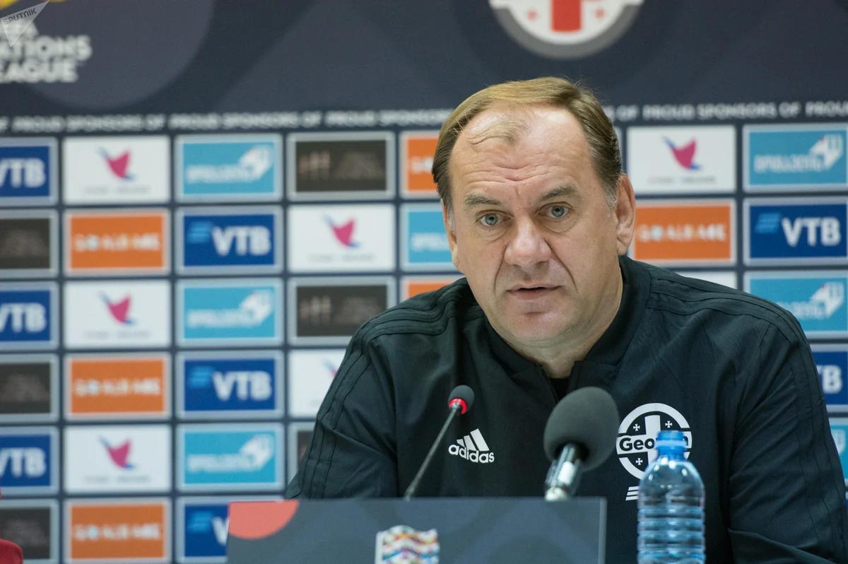 Gürcüstan millisinin baş məşqçisi istefa verdi