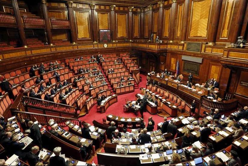 İtaliya Senatı qaçqın sayını azaltmağa yönələn qanunu təsdiqləyib