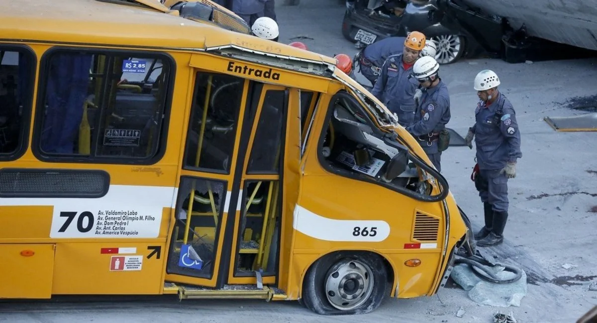 ​8 Dead, 23 Injured as bus falls Into ravine in Brazil