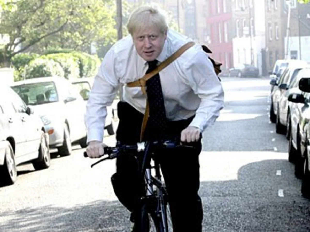 London polisi Britaniya XİN rəhbərinə küçədə velosipedlə gəzməyi qadağan edib - FOTO
