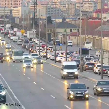 Bakıda 14 istiqamətdə tıxac yaranıb - SİYAHI