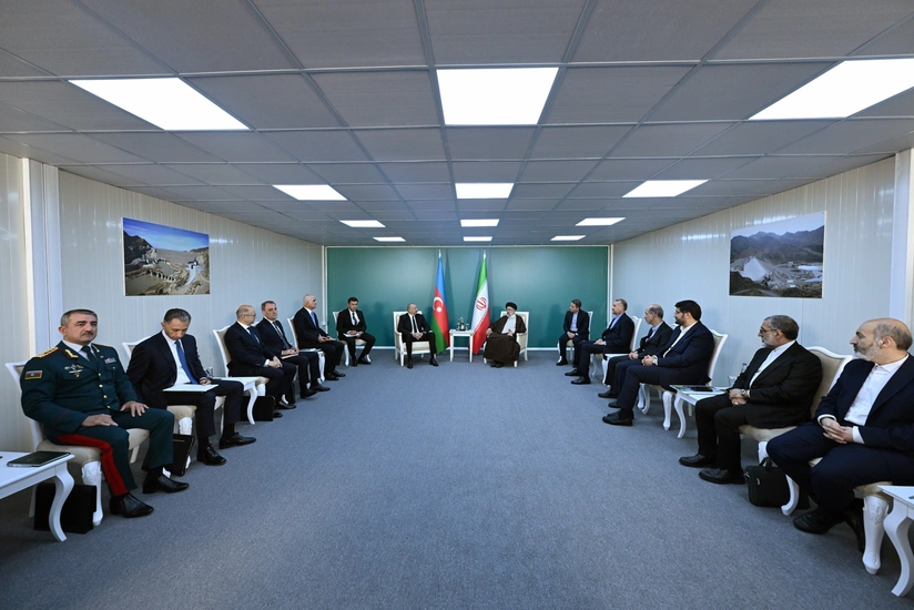 Meeting between President Ilham Aliyev and President Seyyed Ebrahim Raisi commence at state border between Azerbaijan and Iran