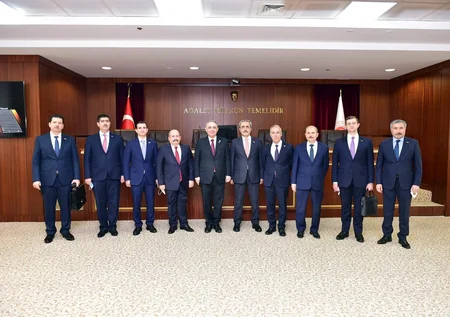 Baş prokuror Türkiyə Ali Məhkəməsinin sədrilə görüşdü
