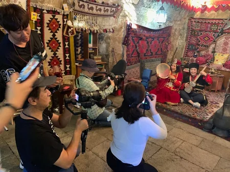 Cənubi Koreyanın məşhur səyahət və əyləncə proqramı Bakıdan veriliş hazırlayıb