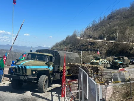 Vehicles of peacekeepers move unhindered on Khankandi-Lachin road