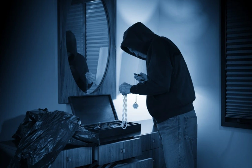 Xaçmazda keçmiş məhkum evə basqın edib