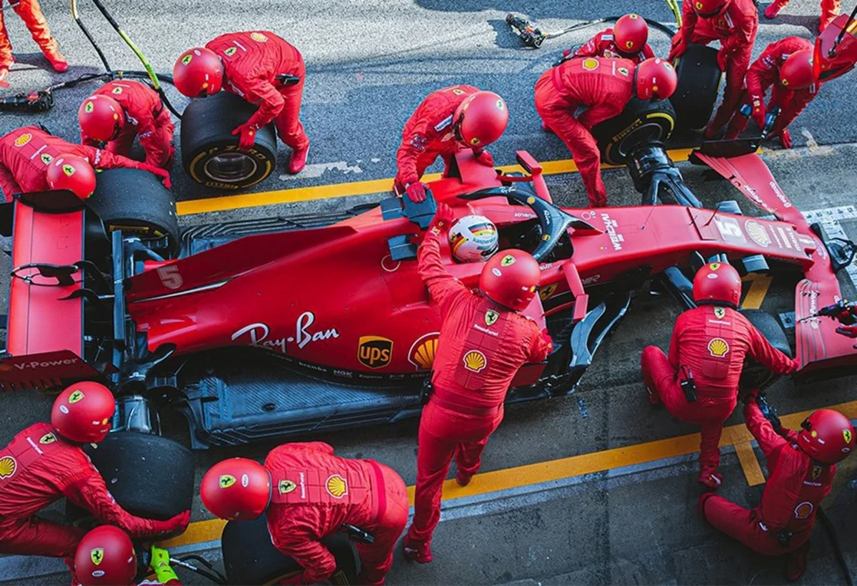 Ferrari komandası karantinə alındı