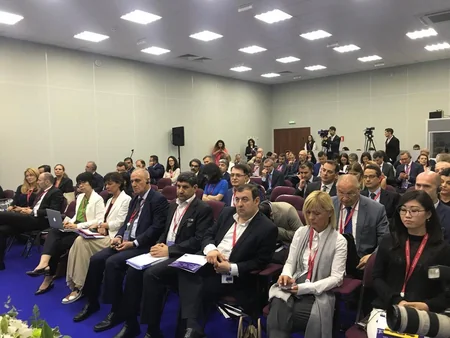 Peterburqda “Media dünya münaqişələrində: iştirakçı və ya müşahidəçi?” mövzusunda panel sessiya keçirilib