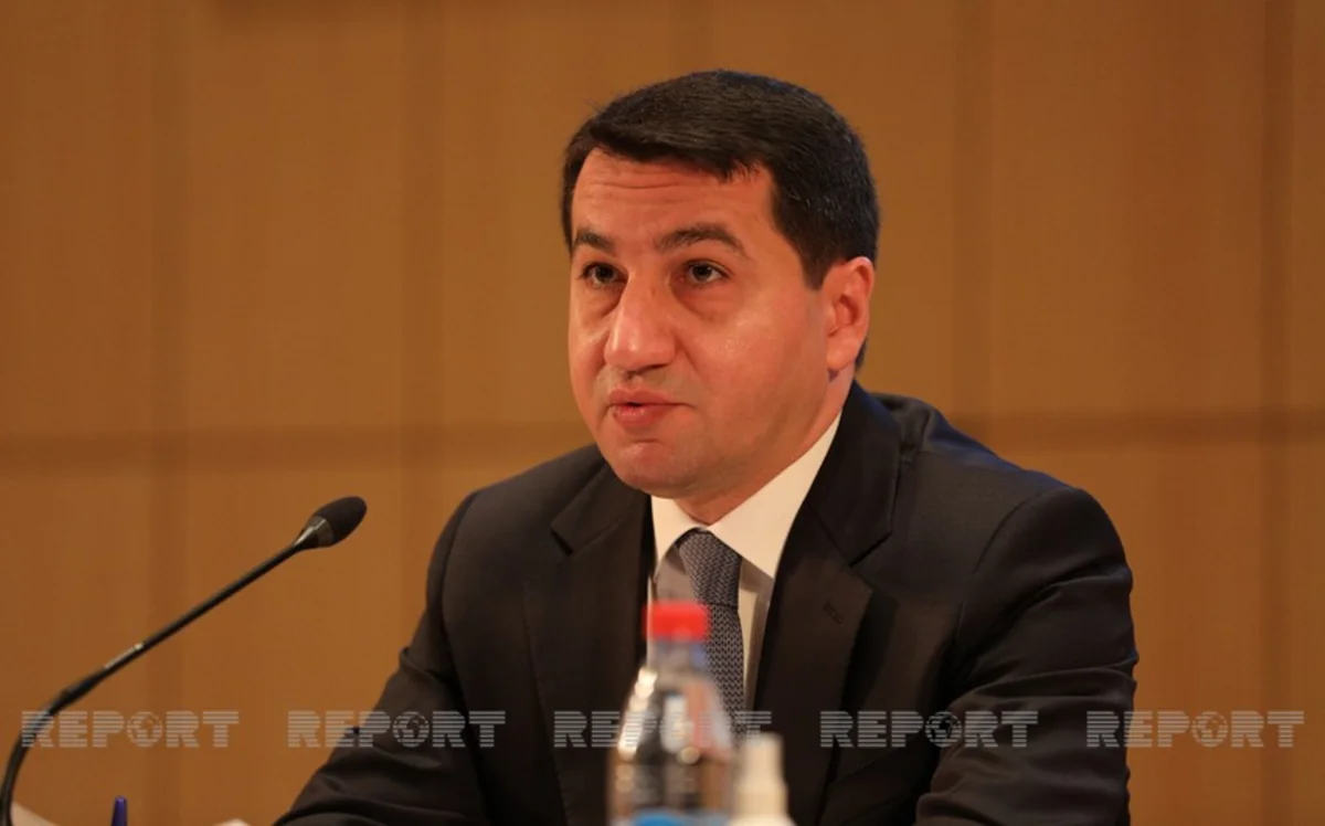 Hikmet Hajiyev meets with Georgian journalists, bloggers and scientists