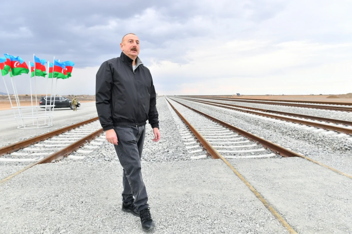 Dövlət başçısı Bərdə-Ağdam dəmir yolu xəttinin tikintisi ilə tanış olub - YENİLƏNİB
