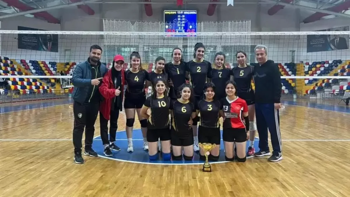 Türkiyədə daha iki voleybolçu zəlzələ nəticəsində həlak olub