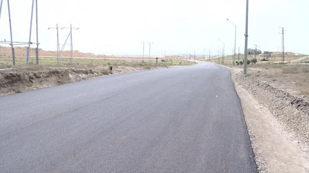 ​Bakının Suraxanı rayonunda avtomobil yolunda tikinti aparılır