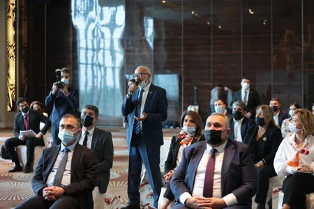 Azərbaycanda reklam bazarının vəziyyəti müzakirə edilib