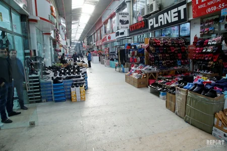 “Binə” Ticarət Mərkəzinin rəhbərliyi sahibkarlara yer haqqının endiriləcəyinə söz verib - FOTO