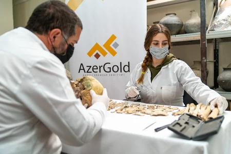 Çovdar nekropolunda aşkar olunmuş tapıntılar xarici laboratoriyada analiz olunur