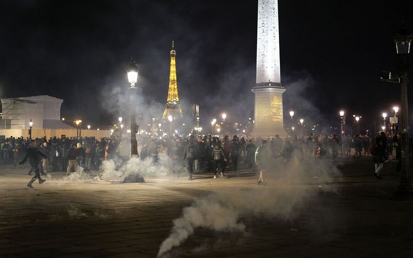 Parisdə pensiya islahatına qarşı aksiyalarda 217 etirazçı saxlanılıb