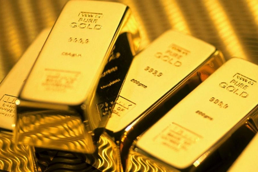 Gold rises slightly in first days of new year