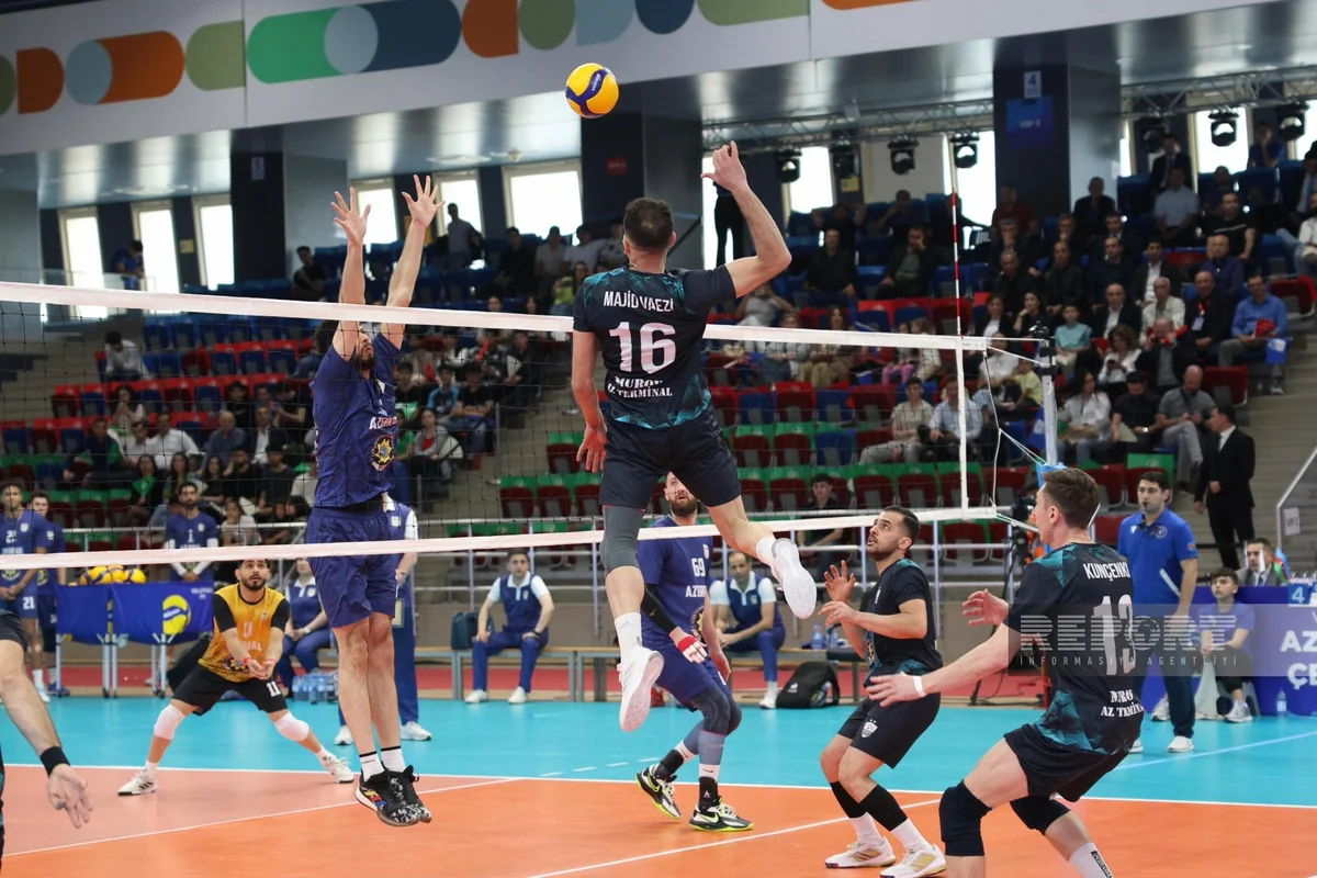 Kişi voleybolçulardan ibarət Azərreyl komandası ölkə çempionu olub